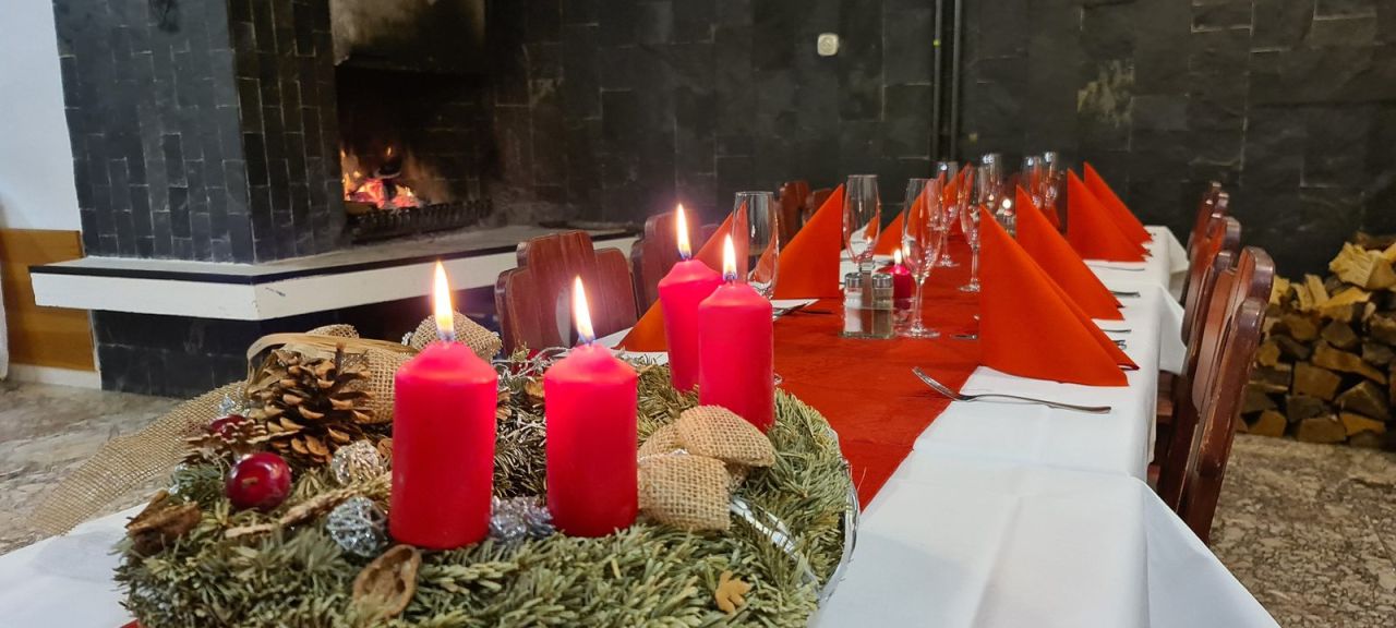 Adventní prostřený stůl v hotelu Stella